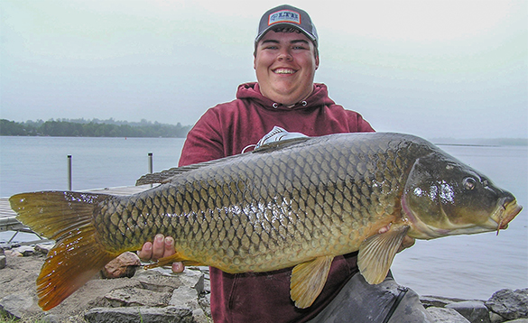 Angler with 35lb carp caught in Canada/