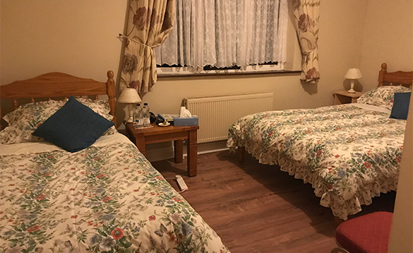 Bedroom with double and single bed/