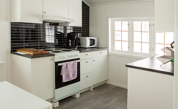 White kitchen in a self-catering cabin in Norway/